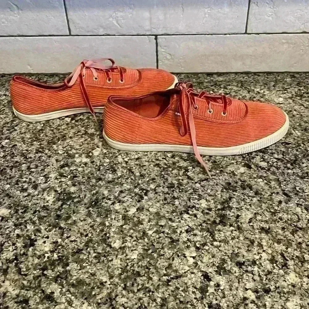Toms Women’s Red Corduroy Velvet Lace Shoes SZ 9.5 - Picture 5 of 7